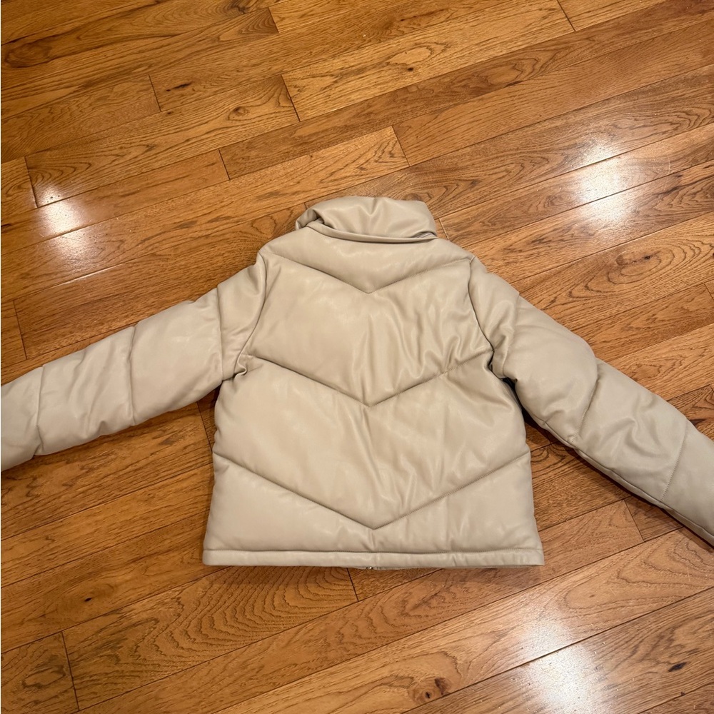 Abercrombie & Fitch Vegan Leather Cream Puffer Jacket - Picture 3 of 4